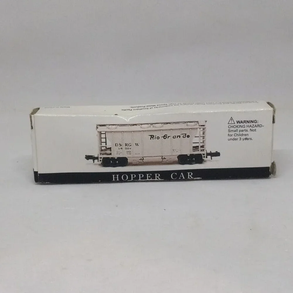 Readers Digest-High Speed Southern Pacific Hopper Car-N Scale-Rio Grande-1995